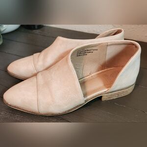 Beast Fashion Women's Cream Slip-On Shoes